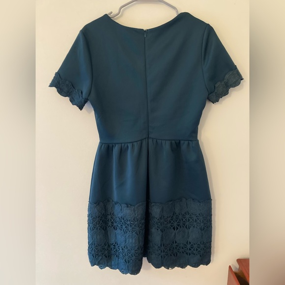 Francesca’s Emerald Midi Dress - Picture 2 of 5